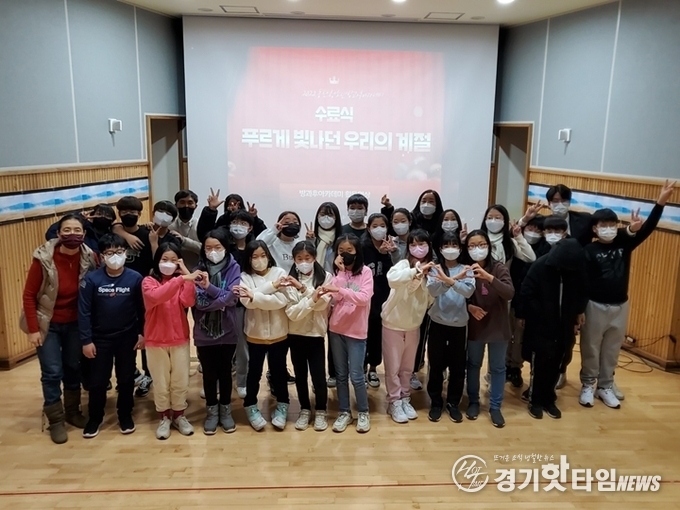 수료식 기념촬영 모습 (사진=화성시여성가족청소년재단)
