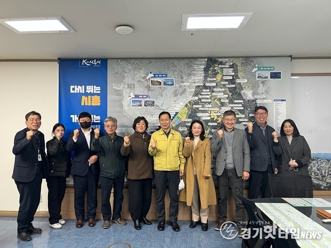 먹거리위원회 간담회 기념촬영 모습 (사진=시흥시)