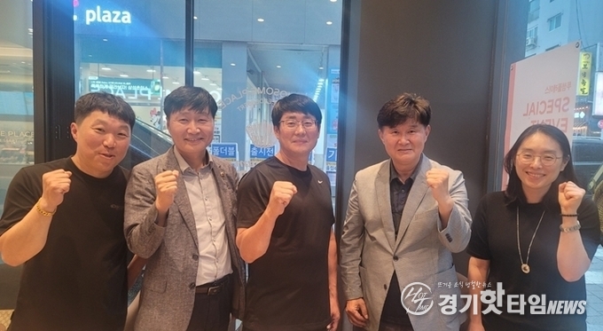 안산 샘골로 상인회 정담회 단체 기념사진 (사진=경상원)