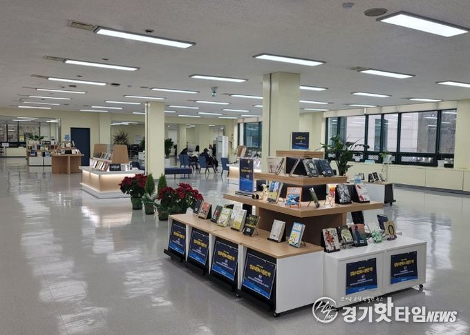 중원도서관은 독서문화 활성화를 위해 2025년 약 10,000권의 신규 도서를 확보할 계획이다.