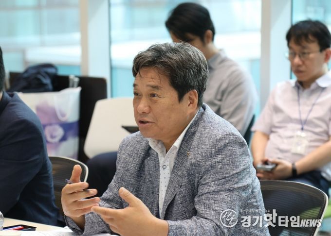 경기도의회, 정보화위원회 디지털 역량 강화 워크숍 김호겸 의원 발언 모습 (사진=경기도의회)