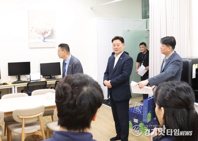 경기도의회 더불어민주당 최종현 대표의원 추석 앞두고 백현종 국힘 대표의원과 함께 현업부서 직원 격려