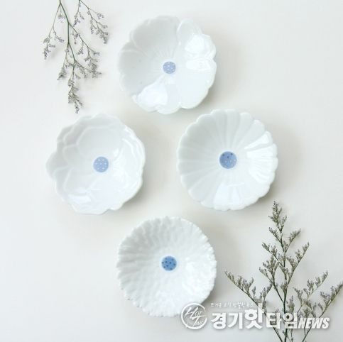 한국도자재단x29CM 온라인 기획전 참여 브랜드_세븐비_앨리스가든 디저트접시 4p세트