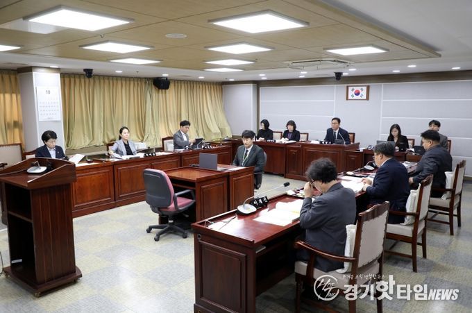 수원특례시의회 환경안전위원회 안건 심사