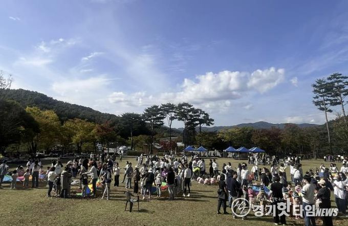 용인특례시는 유아숲 특별 프로그램인 '꼬마마법사의 단풍숲 놀이터' 행사를 개최했다