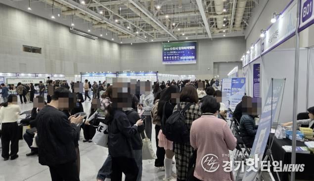 28일 ‘AI로 JOB자-2025 수원시 일자리박람회’가 열린 수원컨벤션센터 전시홀