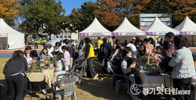 지난 1일 광명시민체육관 일대에서 제10회 광명시청소년진로박람회 ‘진로야! 광명하자!!’가 진행 중이다.