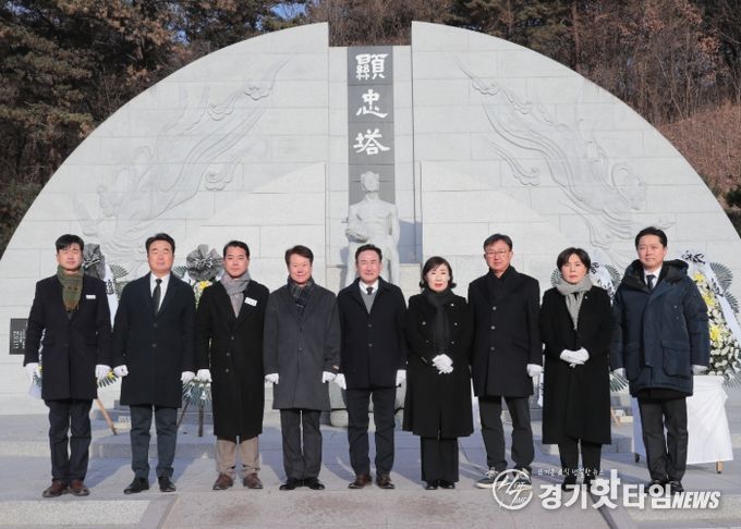 이천시의회, 현충탑 참배·시무식으로 병오년 의정활동 시작