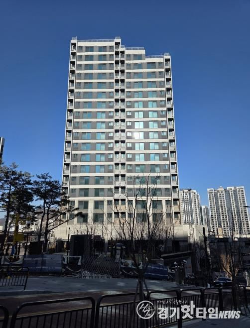 안양 냉천 행복주택(필름 부착 외관 사진).