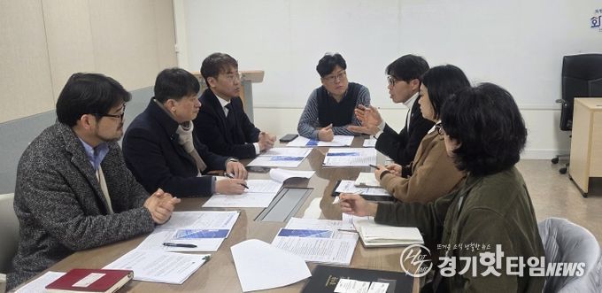 화성특례시의회 의회운영위원장, 도시건설위원회 소속 김영수 의원이 동탄 현민초 옹벽 민원 해결 위한 3차 간담회를 개최하였다.
