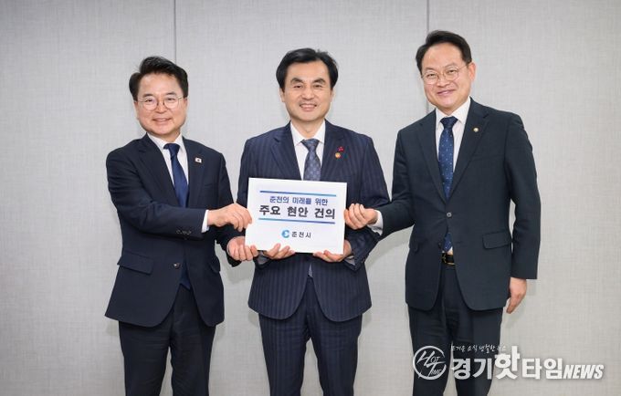 육동한(왼쪽) 춘천시장, 허영(오른쪽) 국회의원, 안규백 국방부장관 면담