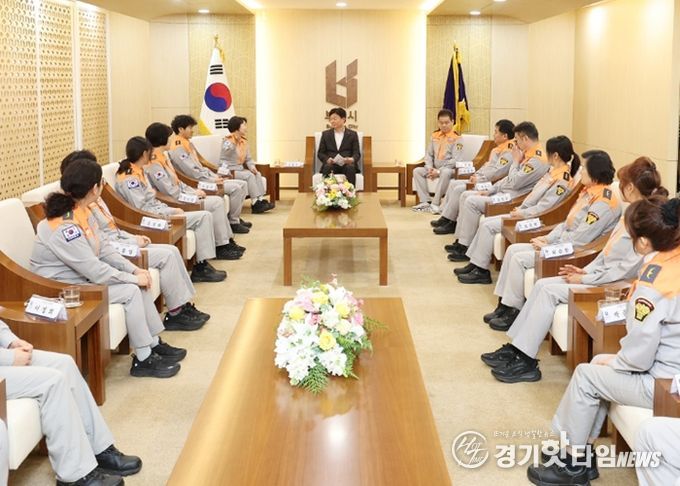 부천시는 지난 23일 의용소방대원들과 함께 간담회를 열었다.