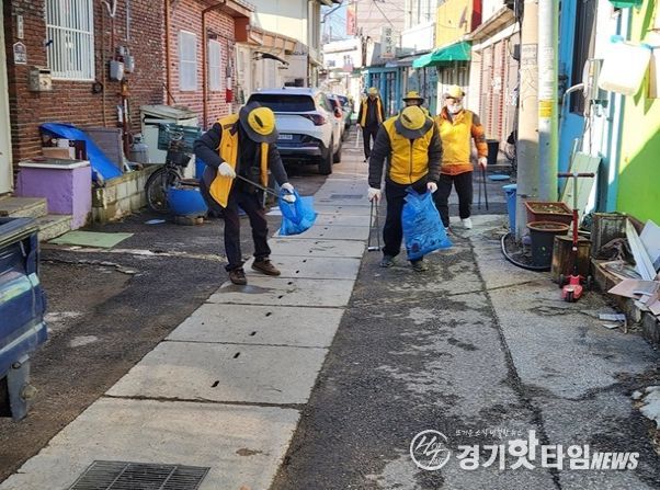 파주시 법원읍 실버경찰대, 새봄맞이 대청소 전개