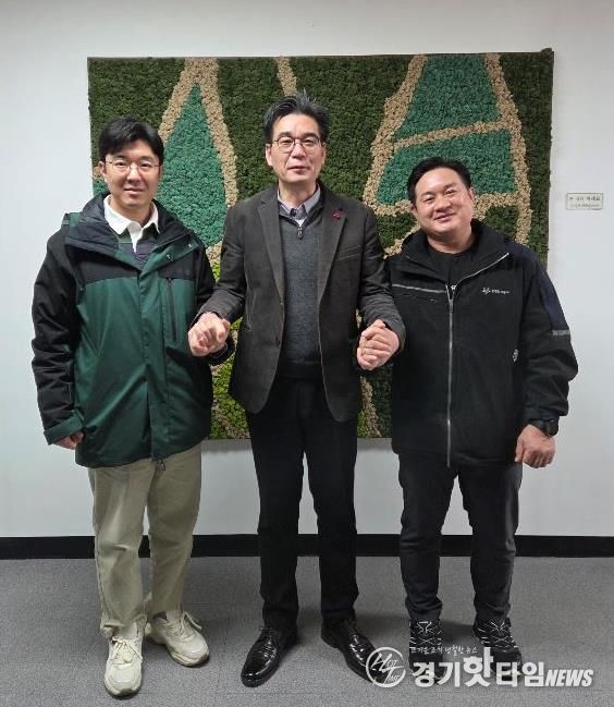 광명도시공사 한정광 경영관리본부장(가운데), 전국노동평등노동조합 광명도시공사지부 한상길 지부장(우측), 광명도시공사 김우진 사무국장(좌측).