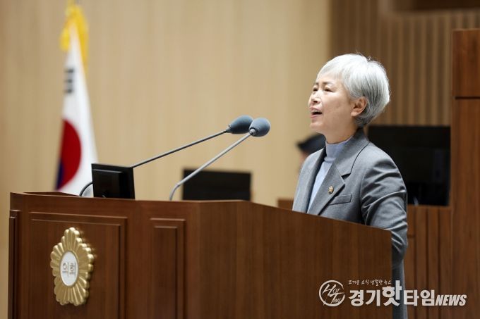 윤경선 수원특례시의회 의원이 제399회 임시회 제1차 본회의에서 5분 자유발언을 하고 있다