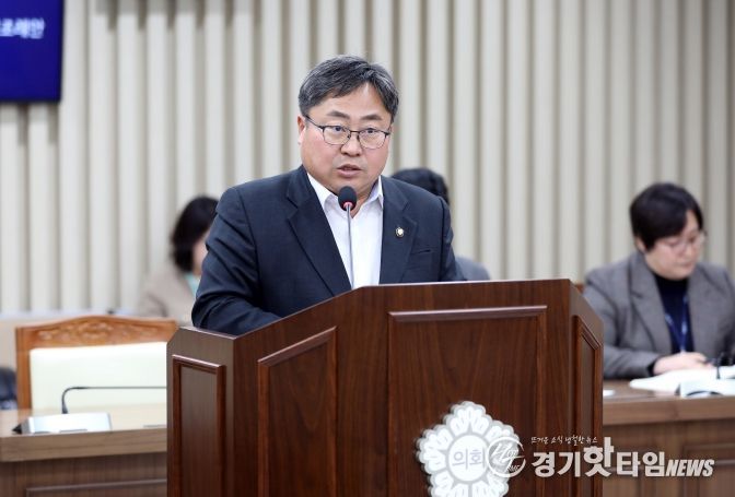 수원특례시의회 박현수 의원이 제399회 임시회환경안전위원회에서 발언하고 있다.