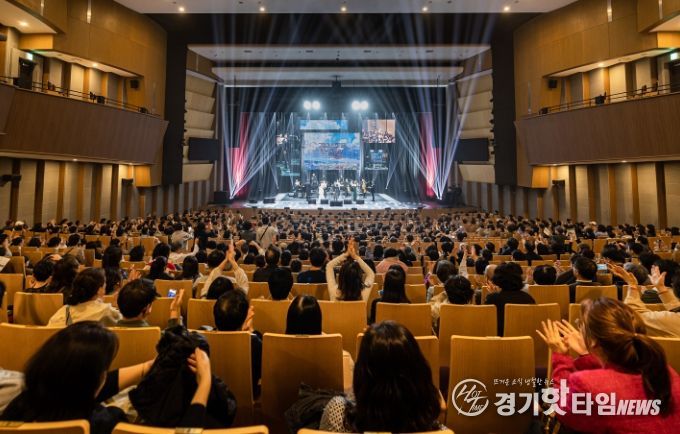 28일 용인포은아트홀에서 이상일 시장은 '그림과 스토리가 있는 음악회' 해설자로 참여했다